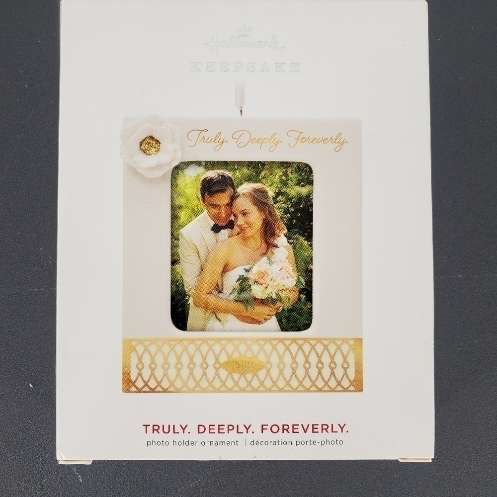 Hallmark 2019 Truly Deeply Foreverly Picture frame ornament NIB
